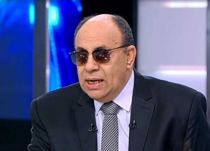 متصلة تنزع ثوب الخجل:(بعاشر أبويا وأخويا بعلاقة كاملة حتى بعد الزواج في المنام اعمل ايه)؟..شاهد رد غير متوقع من مبروك عطية.! !