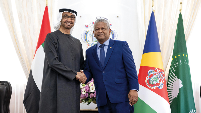 محمد بن زايد ورئيس سيشل يبحثان سبل تعزيز العلاقات الثنائية