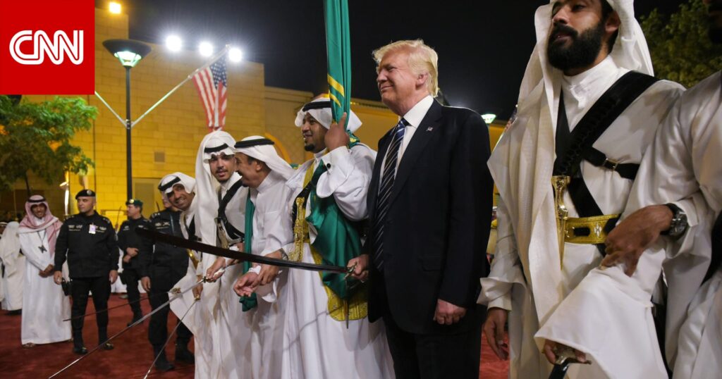 مذكرات كوشنر.. ملاحظة "أنت أفقر الموجودين على الطاولة" تجبر ترامب على الابتسام في السعودية