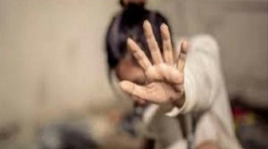 مراهق سعودي يعاشر أخته معاشرة الأزواج... وعنـدما تجرأت وأخبرت والدها بمـا يحصل كانت المفاجأة الغير متوقعة.!!