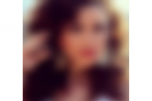 مشهد معاشرة على السرير يتحول الى حقيقة.. والمخرج يواصل التصوير رغم بكاء وصراخ البطلة .. من تكون ؟ (صورة)