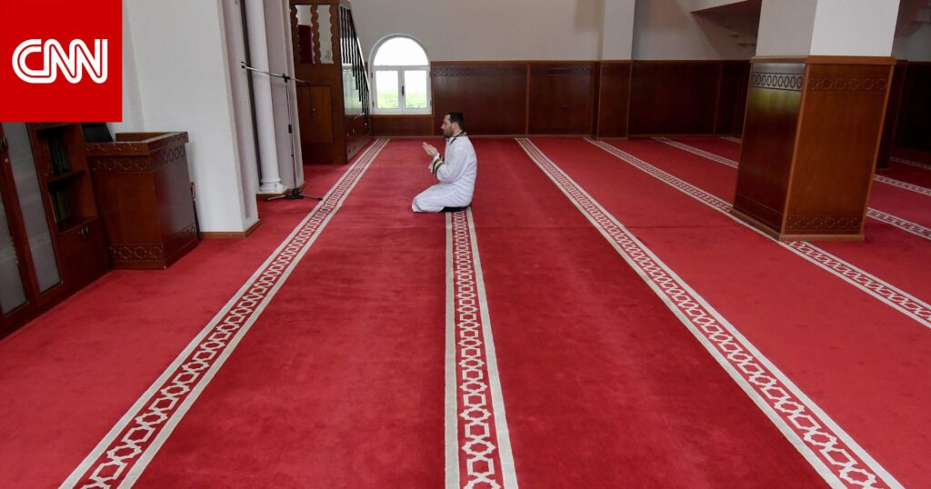 مصر.. علاء مبارك يدخل على جدل "من الخطأ دعاء اللهم اشف مرضى المسلمين"