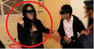 مصري يضبط زوجته في أحضان عشيقها أثناء ممارسة الرذيلة.. وما حدث بعد ذالك لا يصدقة عقل !