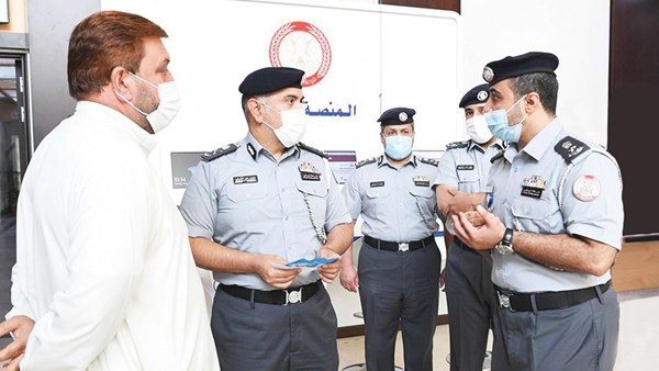 مكتوم الشريفي يلتقي المتعاملين بمركز شرطة «مصفح»