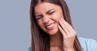 نقص فيتامين ب 12.. احذر من هذه الأعراض التي قد تظهر على لسانك