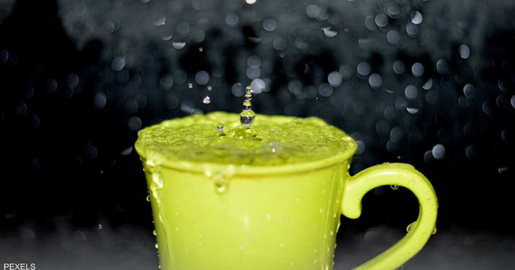 هل يجب أن تشرب الماء قبل النوم؟.. خبراء يجيبون