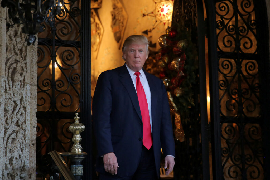 العملاء نقلوا أربع مجموعات من الوثائق السرية للغاية