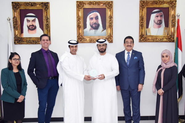 وكالة أنباء الإمارات - استشارات الوقف و الهبة والجامعة الأمريكية يوقعان اتفاقية تعاون لتقديم منح للطلاب المواطنين