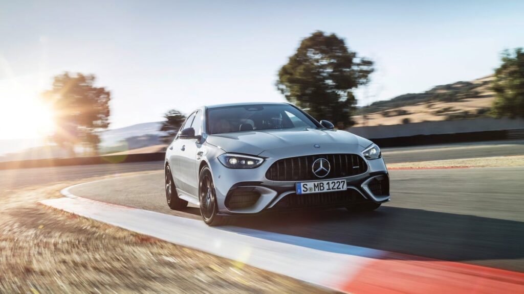 2024 مرسيدس- AMG C 63 SE الأداء 671 حصان ، 752 رطل-قدم