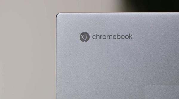 ChromeOS يختبر ضبابية الخلفية على مكالمات الفيديو