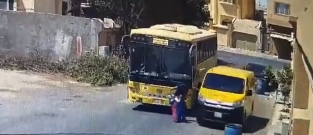 آخر لحظة قبل "الكارثة".. فيديو صادم من السعودية