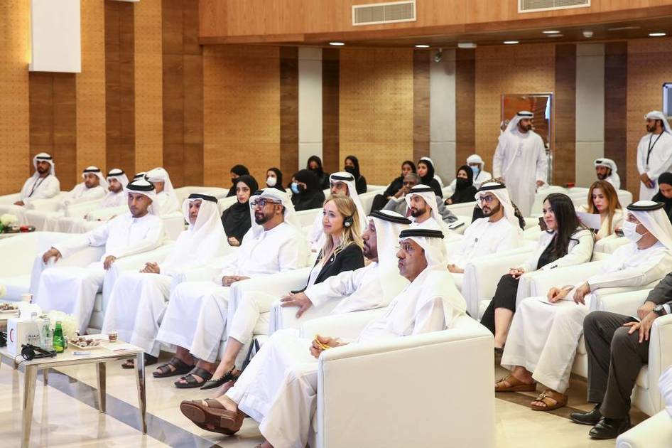 «أبوظبي للدفاع المدني» تكشف عن مقطورة إسعافية