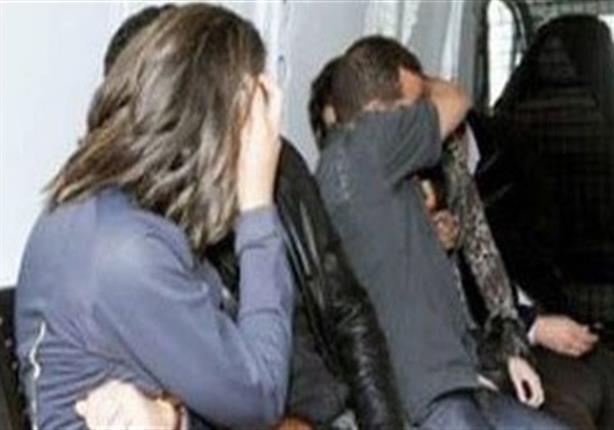 "ألفين جنيه في الساعة".. ضبط مدرس وزوجته يديران شبكة لتبادل