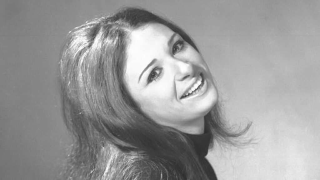 "أنا عايزة أروح".. لن تتوقع  كم مره تزوجت فيها الفنانة نيللي.. والصدمة أن طلاقها منهم جميعاً كان لنفس السبب!!
