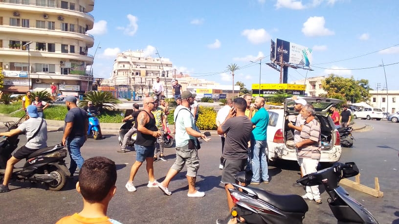 إشكالٌ وقطع طريق في صيدا.. ماذا حصل بين مواطن وشرطي؟
