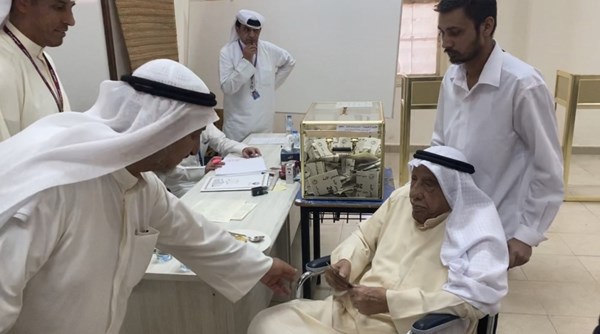 إقبال لافت في جميع الدوائر للتصويت لانتخابات مجلس الأمة الكويتي 2022