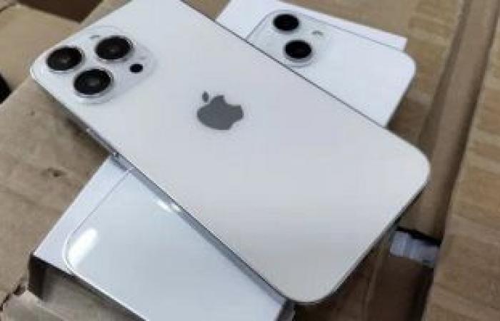 إيه الفرق؟.. أبرز الاختلافات بين هاتفى Nothing Phone وiPhone 13 Pro Max