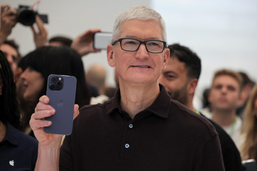 استجابة تيم كوك لتحسين توافق الرسائل النصية على Android: "اشترِ لأمك iPhone"