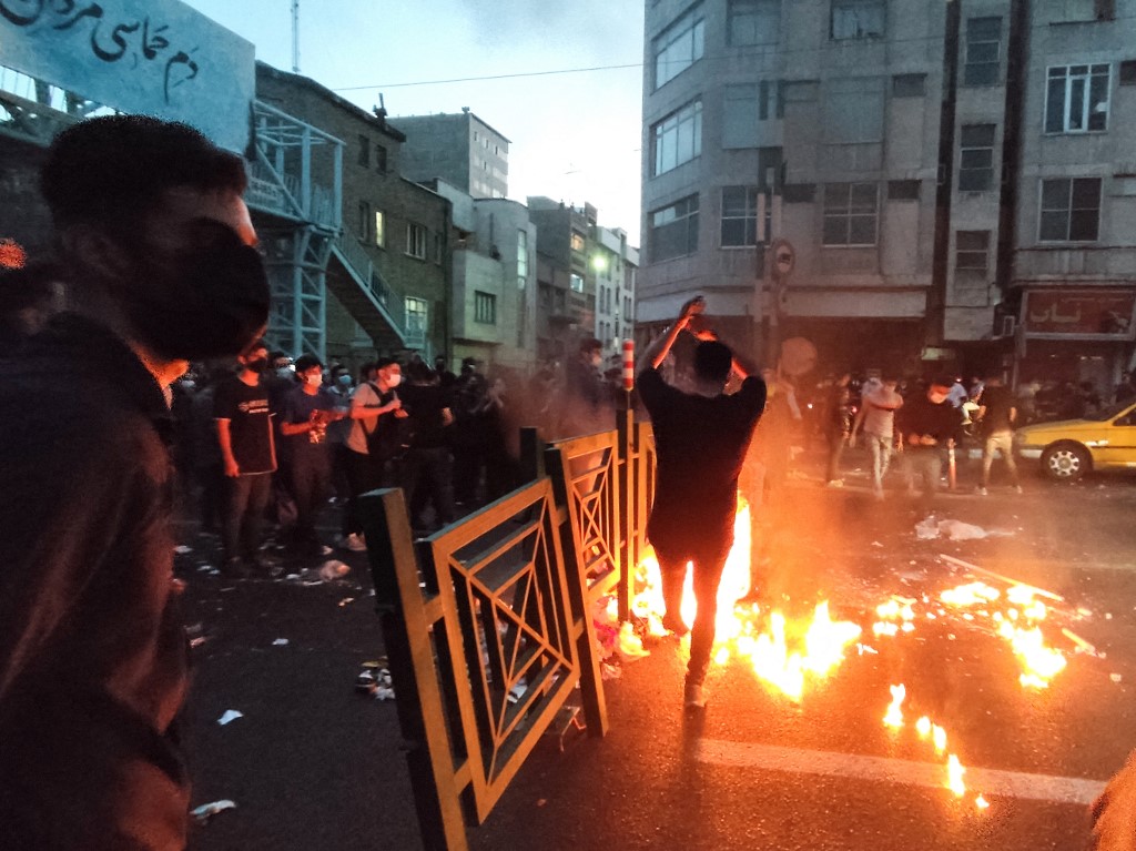 الاحتجاجات في إيران.. 41 قتيلا ومئات المعتقلين منذ وفاة مهسا أميني