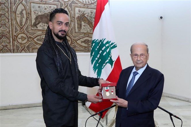 الرئيس عون منح فرقة “ميّاس” وسام الاستحقاق اللبناني المذهّب: "قوتكم وأداؤكم المميز ودقة عملكم مكّنوكم من تقديم لوحات فنية تفوق الخيال"