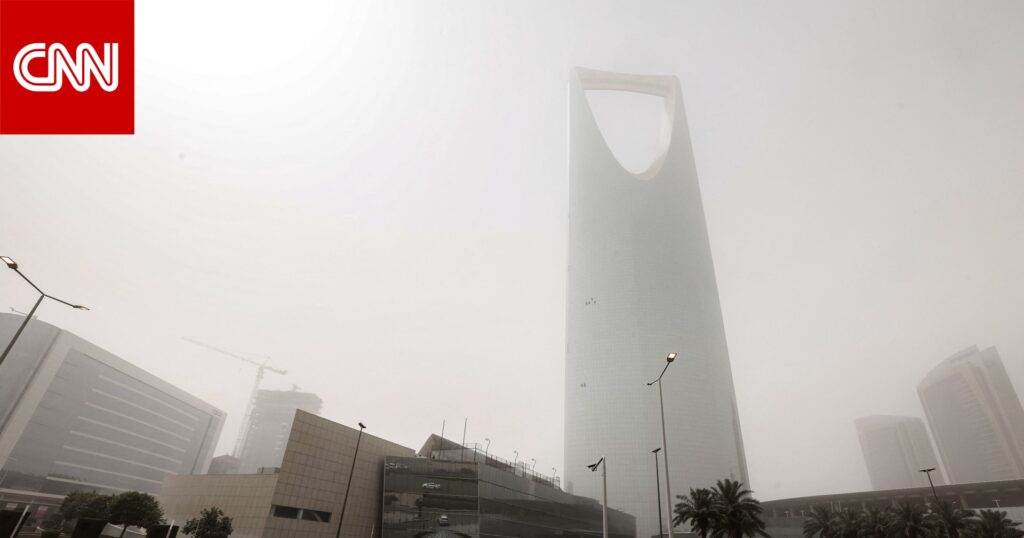 السعودية.. جدل حول فيديو ضرب فتاة في مكان عام والأمن يتدخل