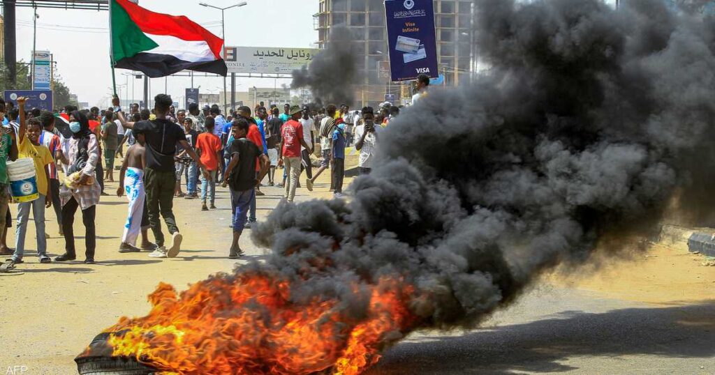 السودان.. ملامح حل سياسي بإعلان دستوري وتوحيد 45 جسما