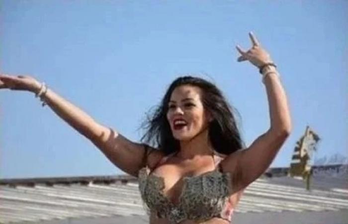 الصاروخ وصل – لورديانا شغالة رقص بلدي بقميص نوم هيطير عقلك