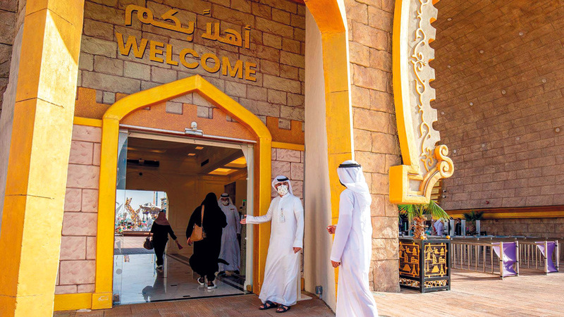القرية العالمية من أكبر المتنزهات الثقافية في العالم والوجهة العائلية الأولى للثقافة والتسوّق والترفيه في المنطقة.   من المصدر