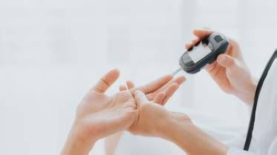 الكشف عن 5 علامات تدل على سرعة انخفاض مستويات السكر في الدم • صحيفة المرصد