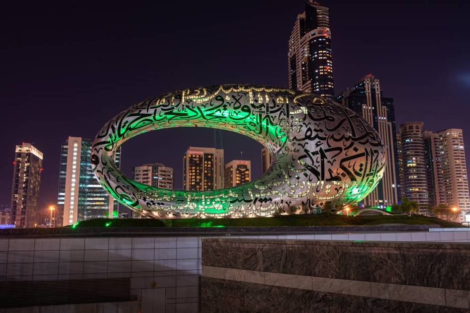 المظاهر الاحتفالية تعم أنحاء دبي بمناسبة اليوم الوطني السعودي