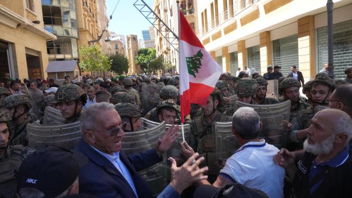 النواب يناقشون موازنة 2022 على وقع احتجاجات في محيط البرلمان