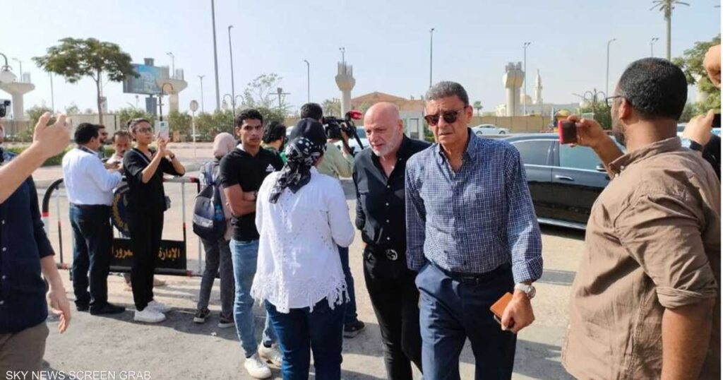 بالصور.. تشييع جثمان الفنان المصري هشام سليم