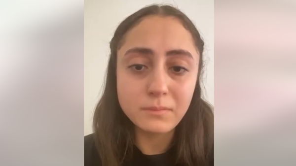 بفيديو .. شابة مصرية تستغيث "ممرض بمستشفى شهير تحرش بي"
