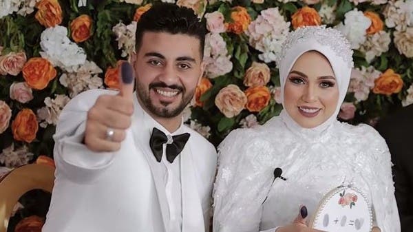 بلوغر مصرية تثير جدلاً.. عقدت قرانها بنفسها وشغلت التواصل