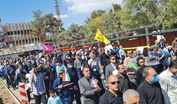 تظاهرات حاشدة تجوب شوارع طهران دعماً للجمهورية الإسلامية