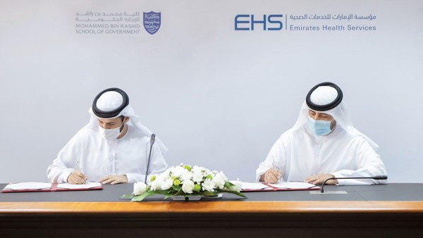 تفاهم بين «الإمارات الصحية» و«محمد بن راشد للإدارة»