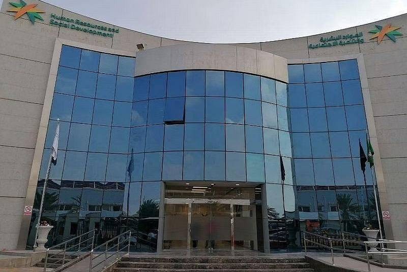 تمكين الوافدين من الانتقال إلى صاحب عمل جديد دون تحميله المقابل المالي غير المسدد - أخبار السعودية