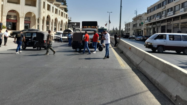 توتر وغضب شرق لبنان.. لاجئ سوري يطعن أباً وابنه
