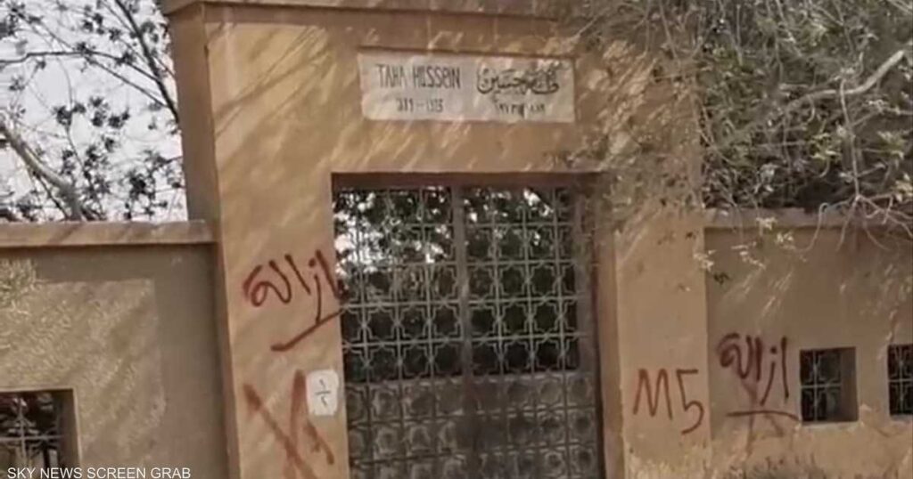 جدل حول "هدم" مقبرة طه حسين.. وأسرته تدرس نقل رفاته خارج مصر