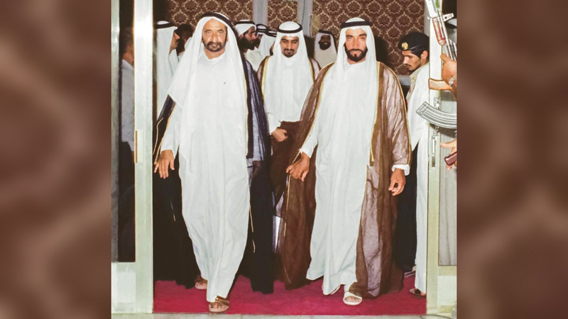أسلوب حاكم الفجيرة في القيادة والإدارة ينبثقُ من رؤيةٍ اتحاديّةٍ امتدت على مدار ما يربو على 50 عاماً من الحكمة والريادة الفكرية التي أسّس لها الآباء الأوائل للاتحاد. من المصدر