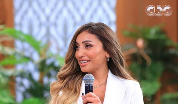 دينا الشربيني تفجّر مفاجأة عن علاقتها بعمرو دياب وتروي تفاصيل رحلتها مع التمثيل