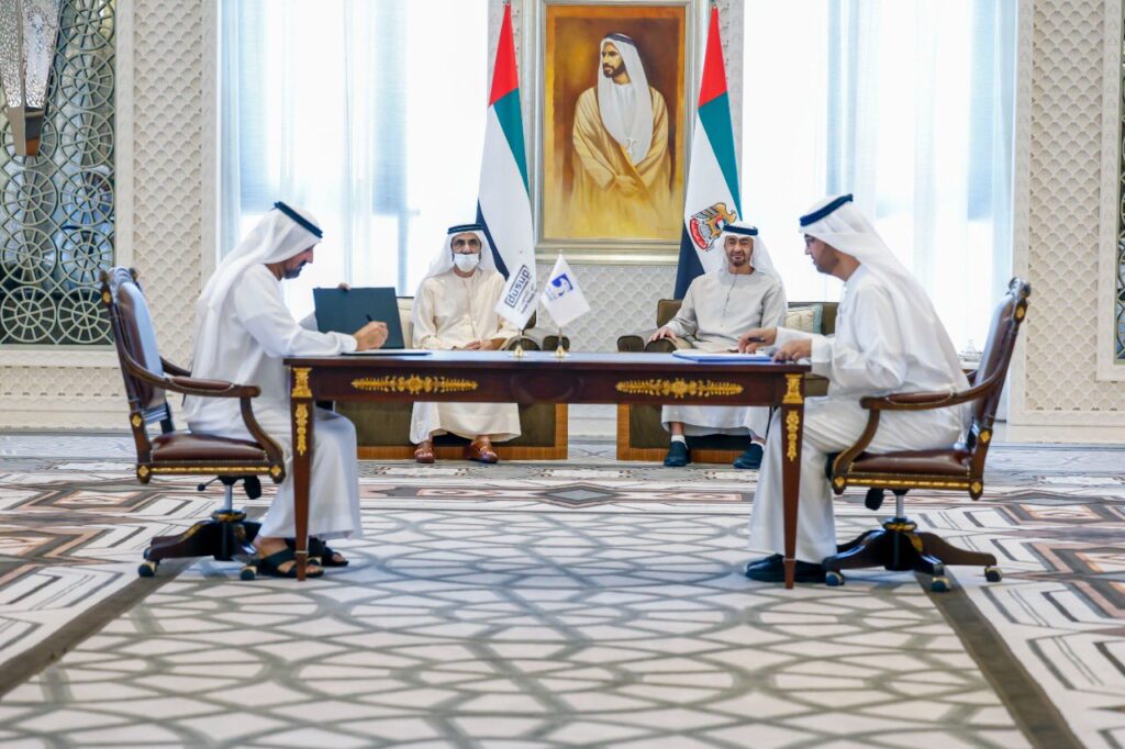 رئيس الدولة ومحمد بن راشد يشهدان توقيع اتفاقية استراتيجية لبيع الغاز بين "أدنوك" وهيئة دبي للتجهيزات