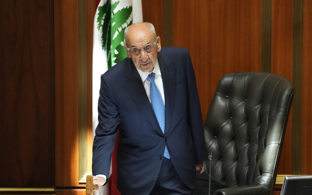 رئيس مجلس النواب اللبناني يدعو إلى جلسة برلمانية الخميس لانتخاب رئيس للجمهورية