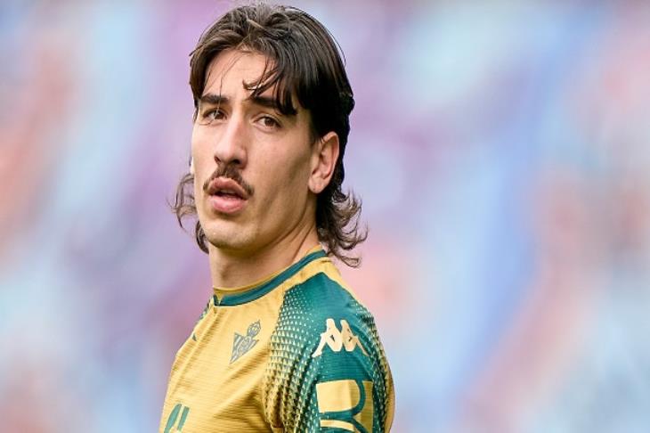 رسميا.. برشلونة يضم هيكتور بيليرين مجانا