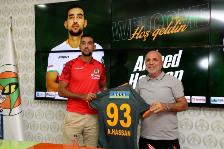 رسميًا.. كوكا يعود إلى الدوري التركي عبر بوابة ألانيا