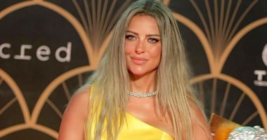 ريم مصطفى تبرز إطلالتها بالأصفر فى مهرجان القاهرة للدراما × 4 صور