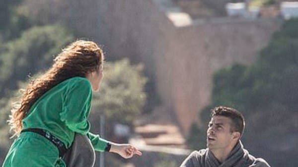 شاكيرا تصرخ وبيكيه يرد.. صور لشجار عنيف وسط الماء
