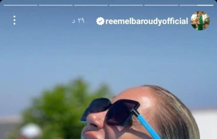 شاهد .. بدون ذرة خجل.. ريم البارودي بالمايوه الأسود الجريء ودعت الصيف في حمام السباحة.. اتفرج