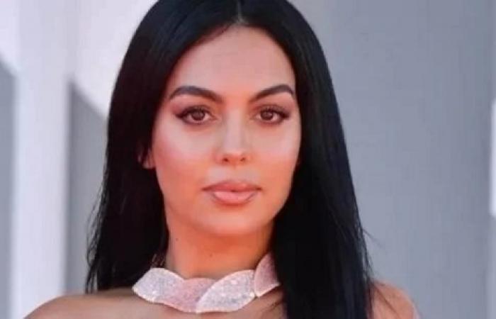 شاهد .. جورجينا حبيبة كريستيانو تتجاوز المحظور بظهور خادش للحياء كشفت كل شيء للعلن