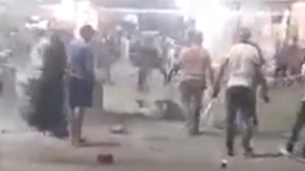 شاهد.. سبب صادم يشعل مشاجرة دامية بالأسلحة البيضاء بمصر